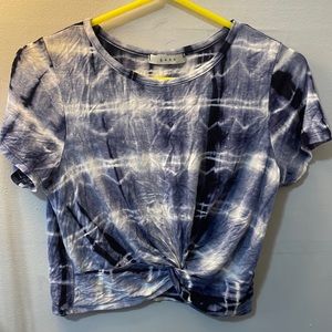 Crop T with twist